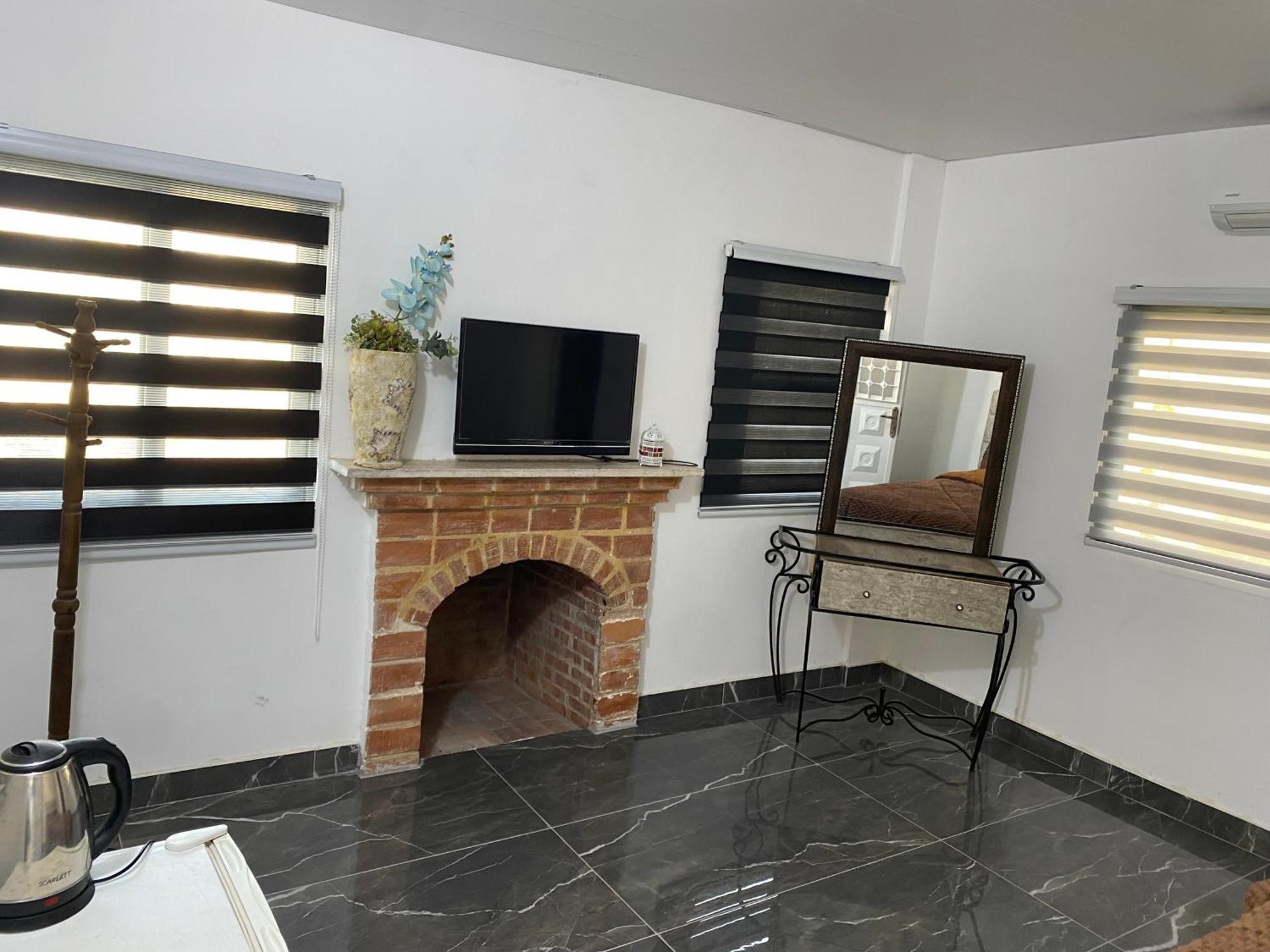 Huseein Rooms Jarash Exterior photo